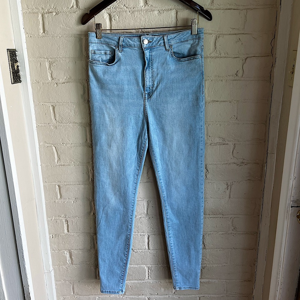 Forever 21 sz 30 light wash stretchy comfortable summer blue skinny jeans